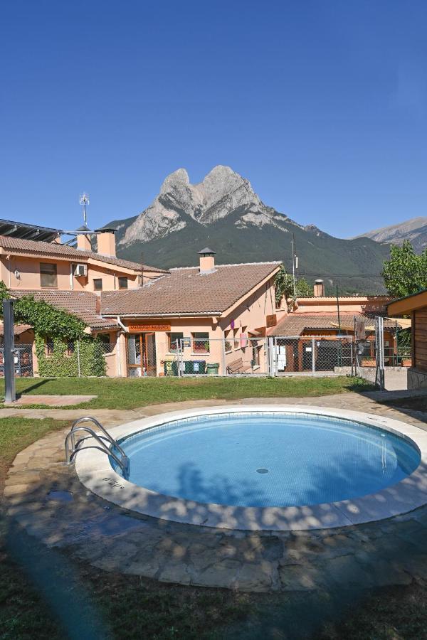 Bungalows Del Camping Pedraforca Сальдес Экстерьер фото